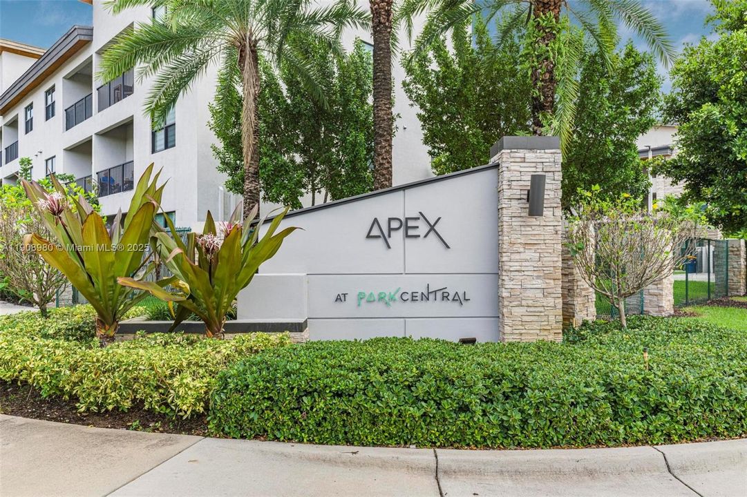 На продажу: $389,000 (2 спален, 2 ванн, 1048 Квадратных фут)