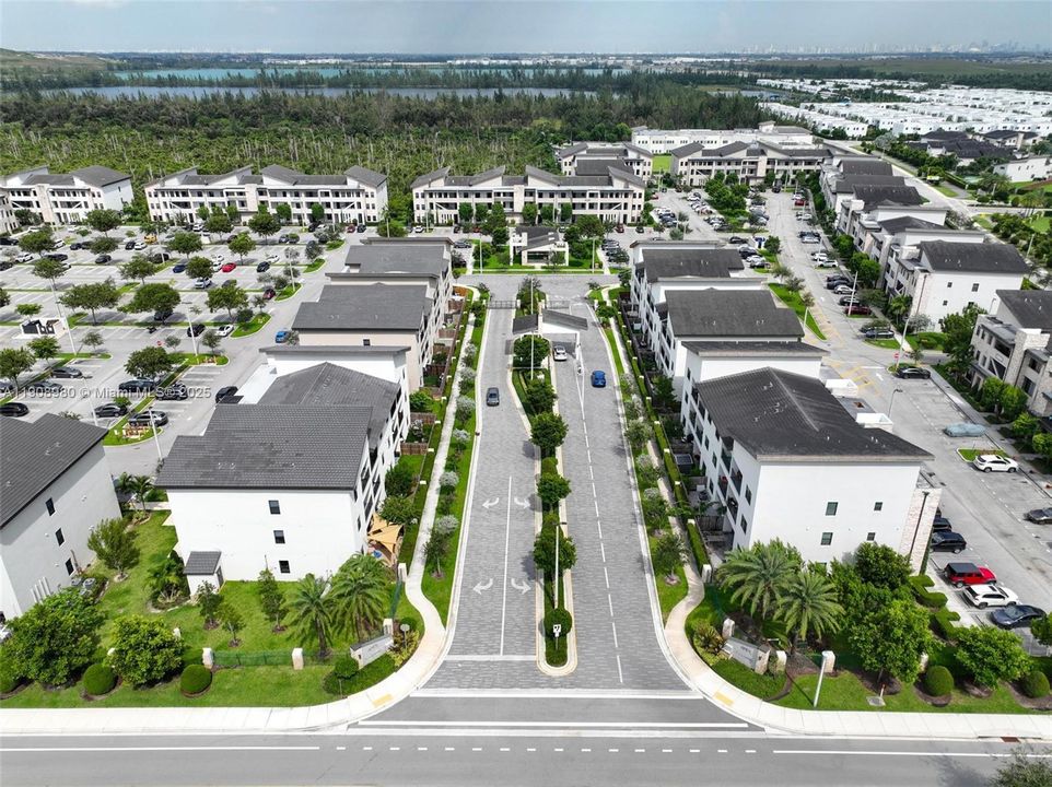 На продажу: $389,000 (2 спален, 2 ванн, 1048 Квадратных фут)