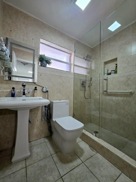 На продажу: $399,000 (2 спален, 1 ванн, 980 Квадратных фут)