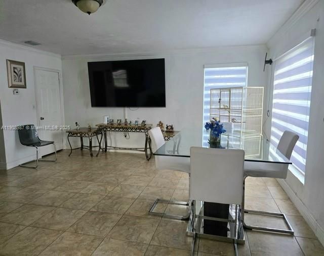 На продажу: $399,000 (2 спален, 1 ванн, 980 Квадратных фут)