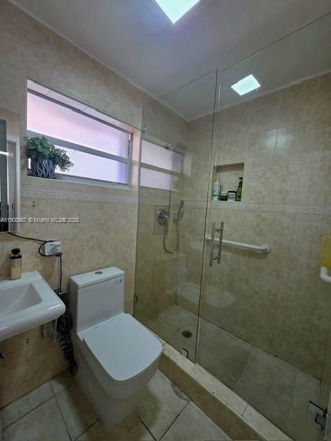 На продажу: $399,000 (2 спален, 1 ванн, 980 Квадратных фут)