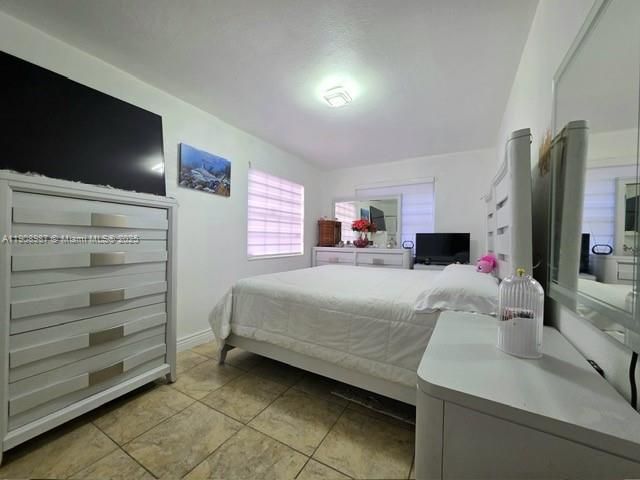 На продажу: $399,000 (2 спален, 1 ванн, 980 Квадратных фут)