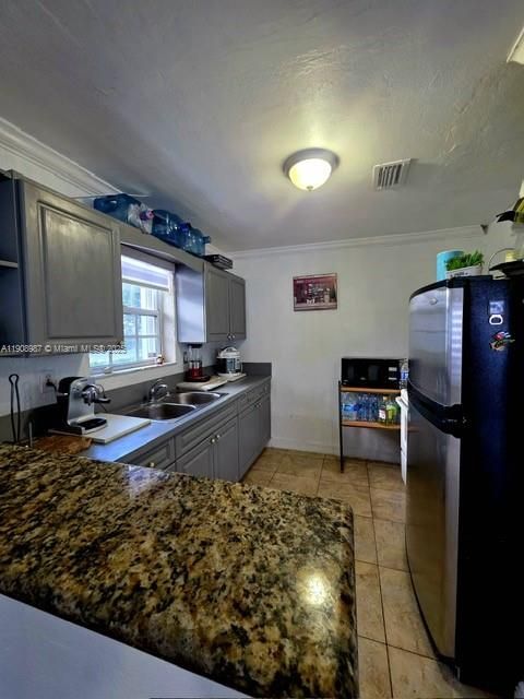 На продажу: $399,000 (2 спален, 1 ванн, 980 Квадратных фут)