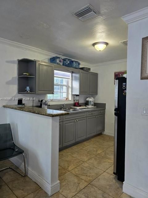 На продажу: $399,000 (2 спален, 1 ванн, 980 Квадратных фут)