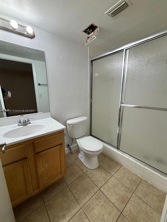 For Rent: $1,700 (2 beds, 2 baths, 984 Square Feet)