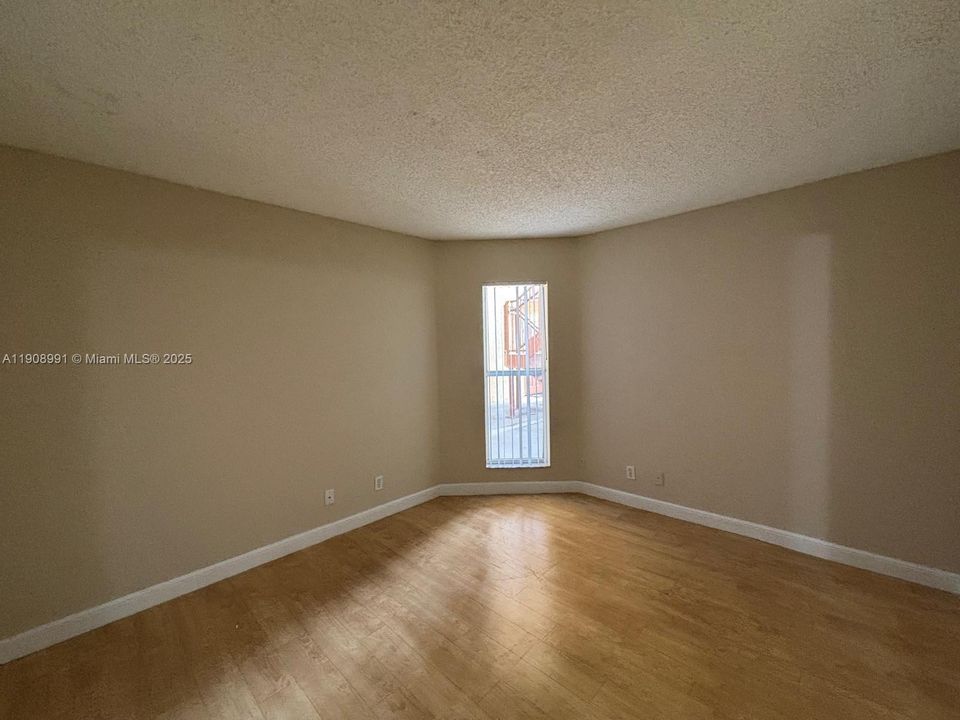 For Rent: $1,700 (2 beds, 2 baths, 984 Square Feet)