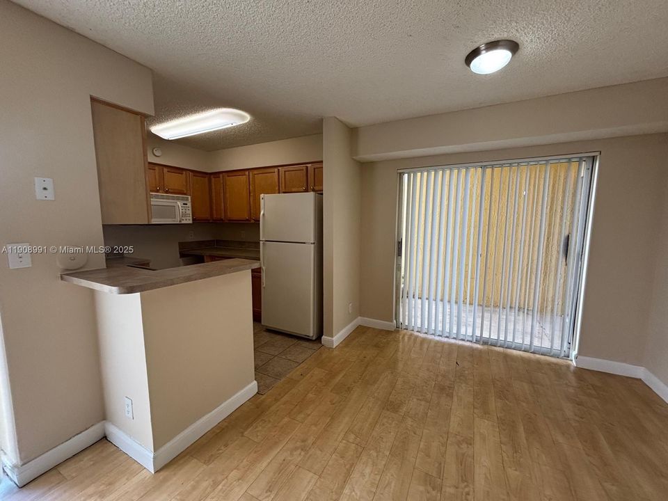 For Rent: $1,700 (2 beds, 2 baths, 984 Square Feet)