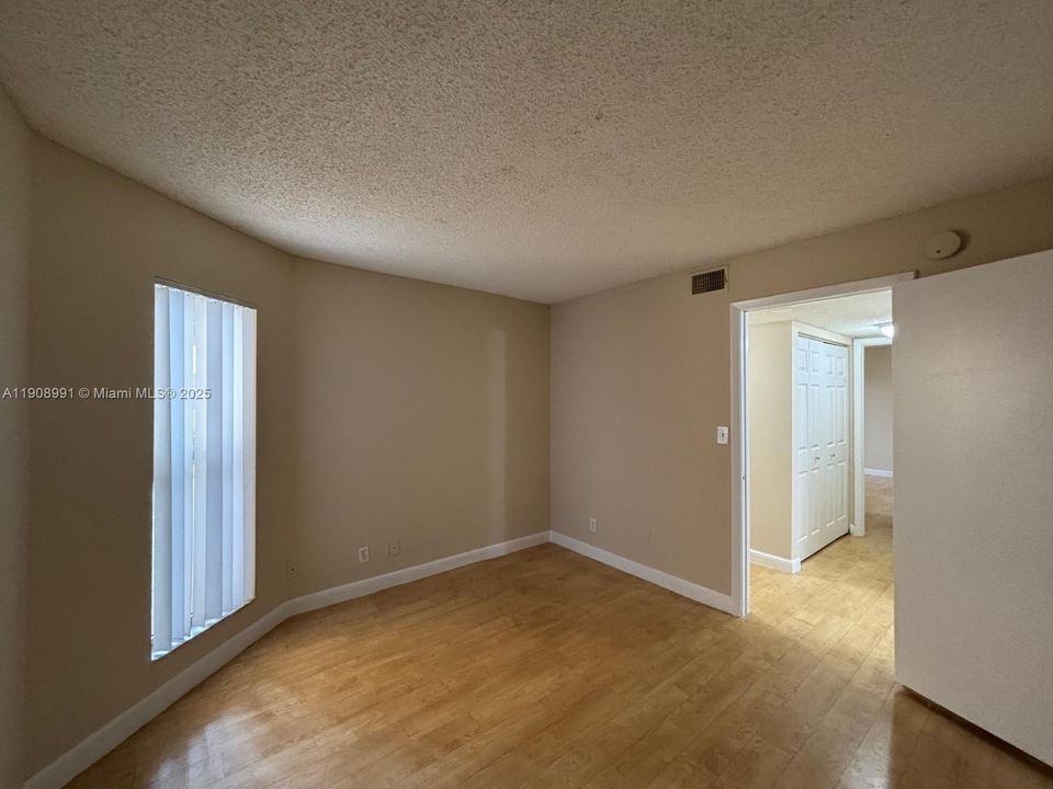 For Rent: $1,700 (2 beds, 2 baths, 984 Square Feet)