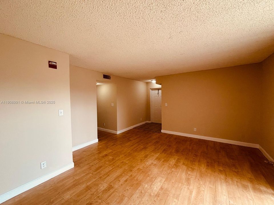For Rent: $1,700 (2 beds, 2 baths, 984 Square Feet)