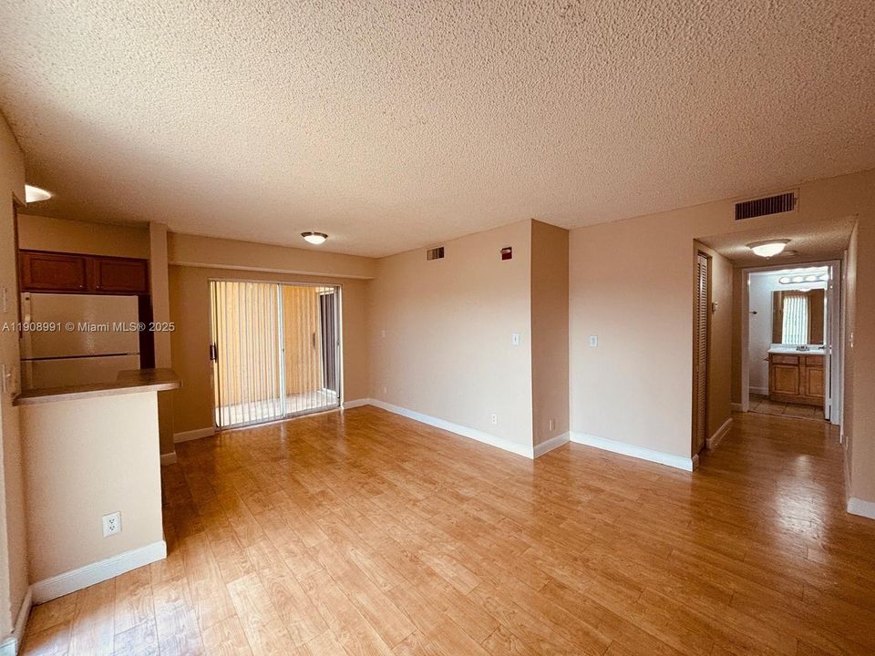 For Rent: $1,700 (2 beds, 2 baths, 984 Square Feet)