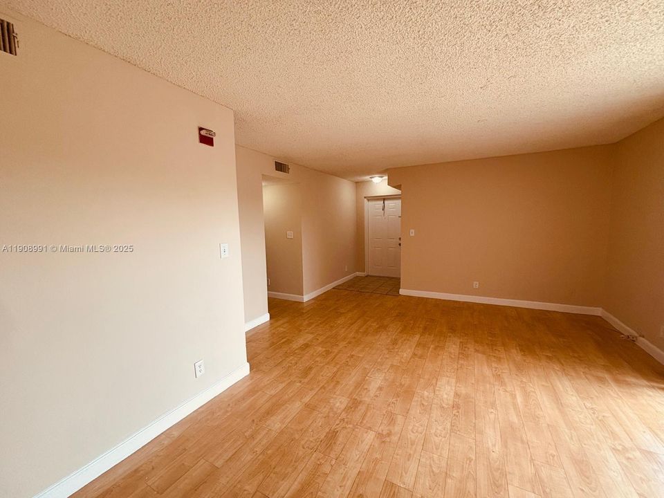 For Rent: $1,700 (2 beds, 2 baths, 984 Square Feet)