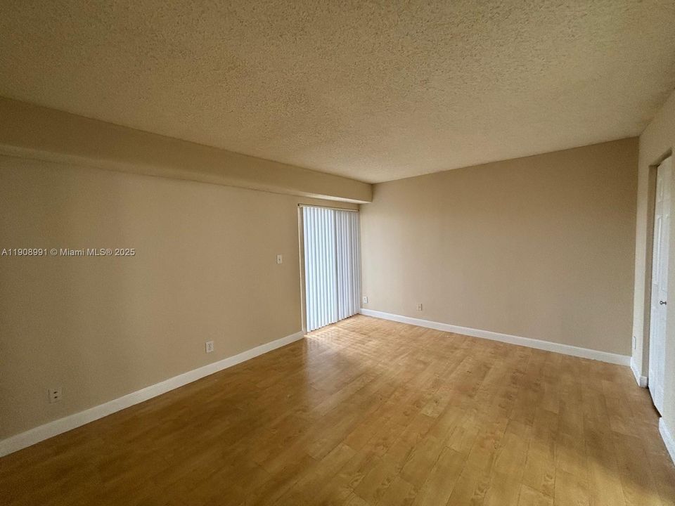 For Rent: $1,700 (2 beds, 2 baths, 984 Square Feet)