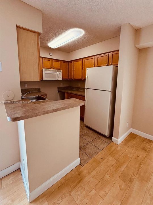 For Rent: $1,700 (2 beds, 2 baths, 984 Square Feet)