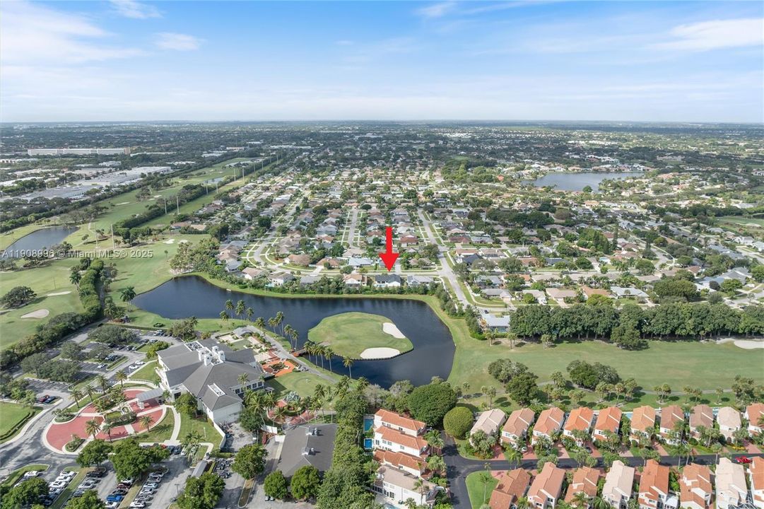 合同活跃: $1,149,000 (4 贝兹, 2 浴室, 2100 平方英尺)