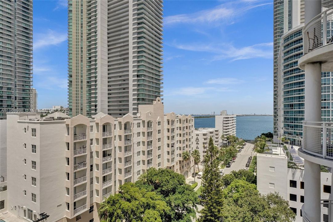 For Rent: $2,950 (1 beds, 1 baths, 652 Square Feet)