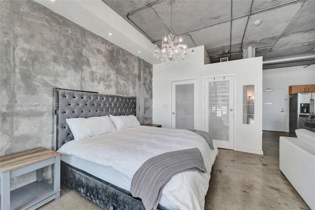 For Rent: $2,950 (1 beds, 1 baths, 652 Square Feet)