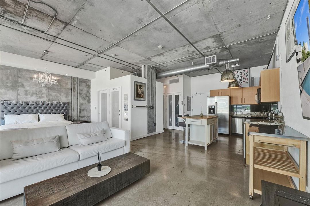 For Rent: $2,950 (1 beds, 1 baths, 652 Square Feet)