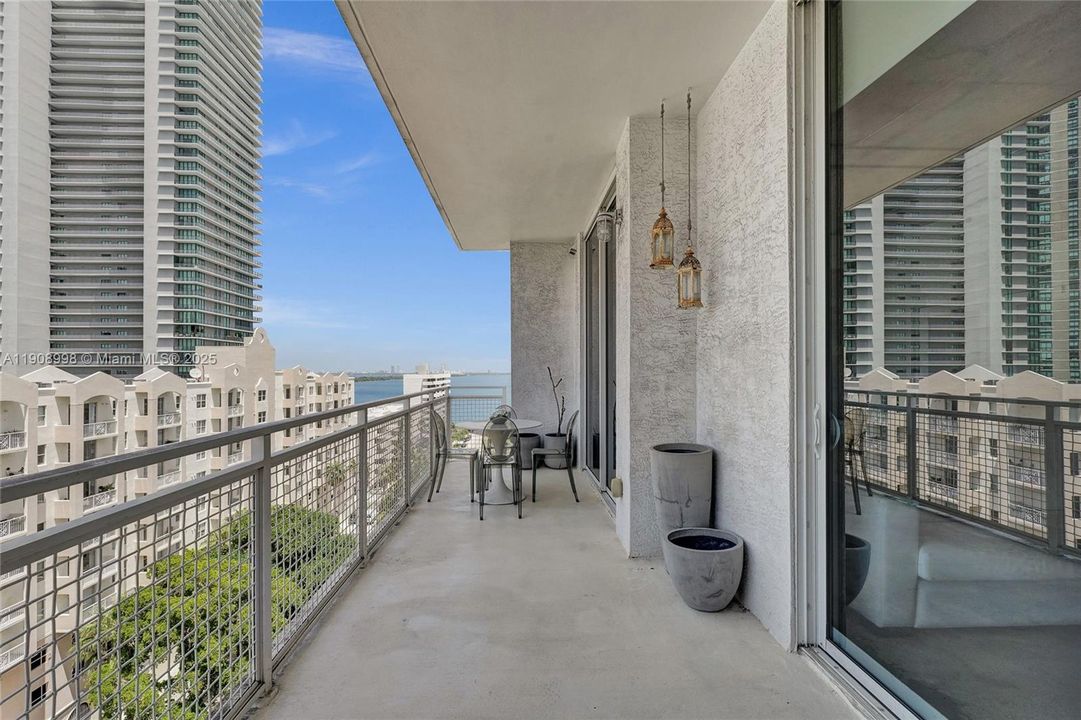 For Rent: $2,950 (1 beds, 1 baths, 652 Square Feet)