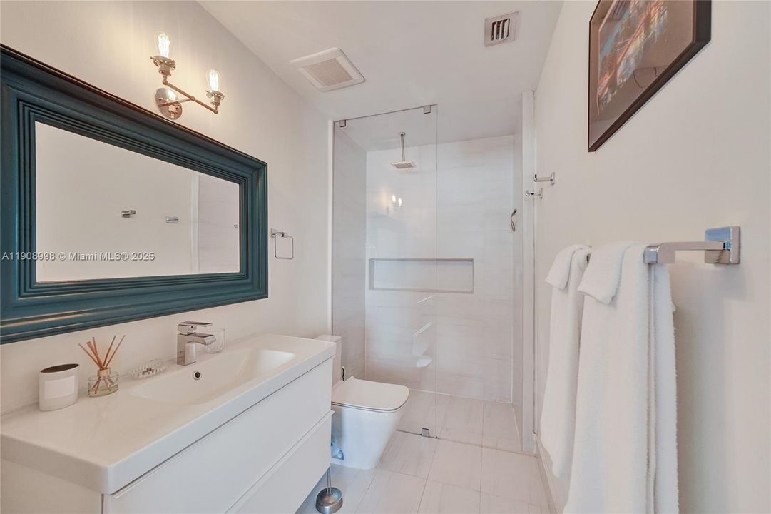 For Rent: $2,950 (1 beds, 1 baths, 652 Square Feet)