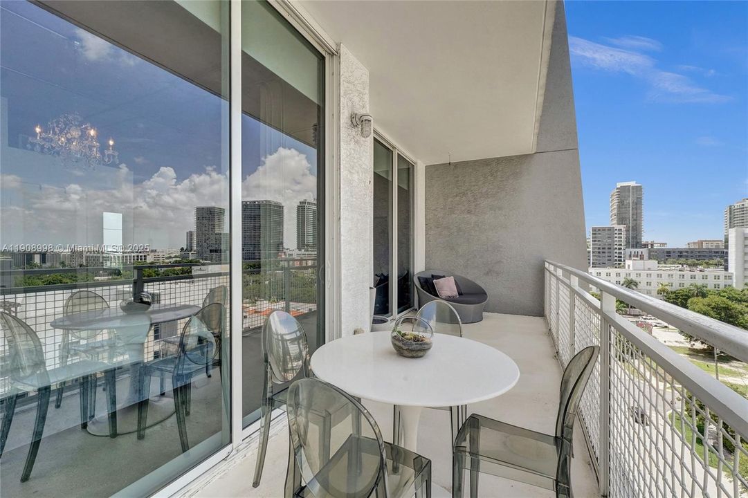 For Rent: $2,950 (1 beds, 1 baths, 652 Square Feet)