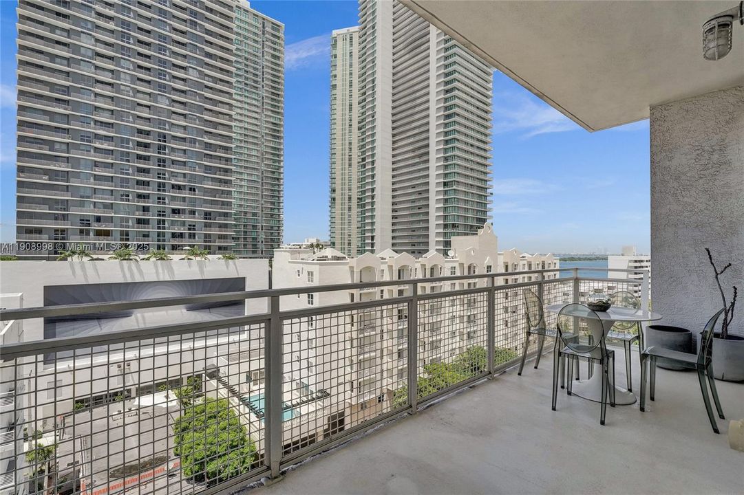 For Rent: $2,950 (1 beds, 1 baths, 652 Square Feet)