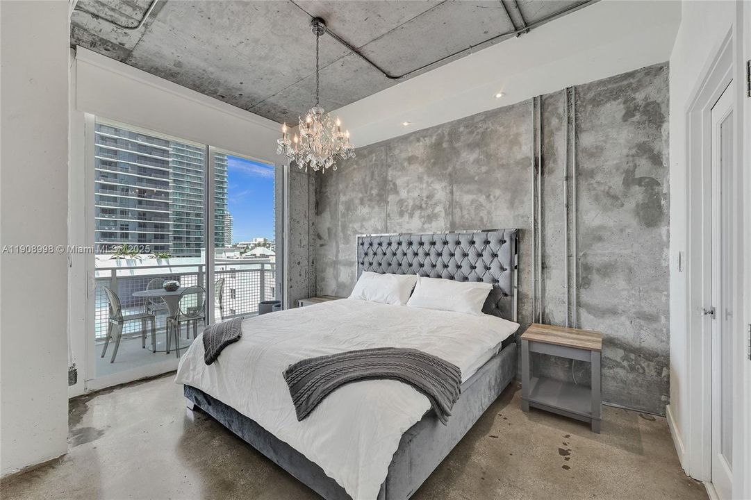 For Rent: $2,950 (1 beds, 1 baths, 652 Square Feet)