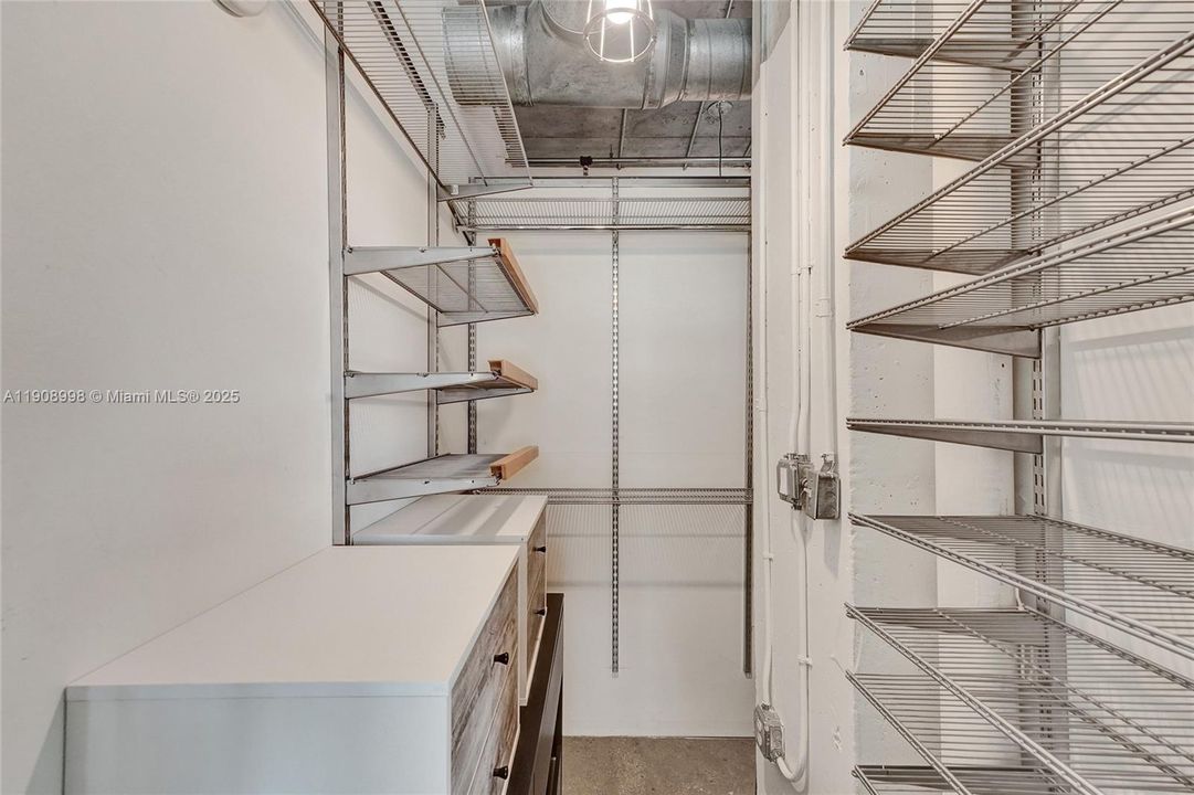 For Rent: $2,950 (1 beds, 1 baths, 652 Square Feet)