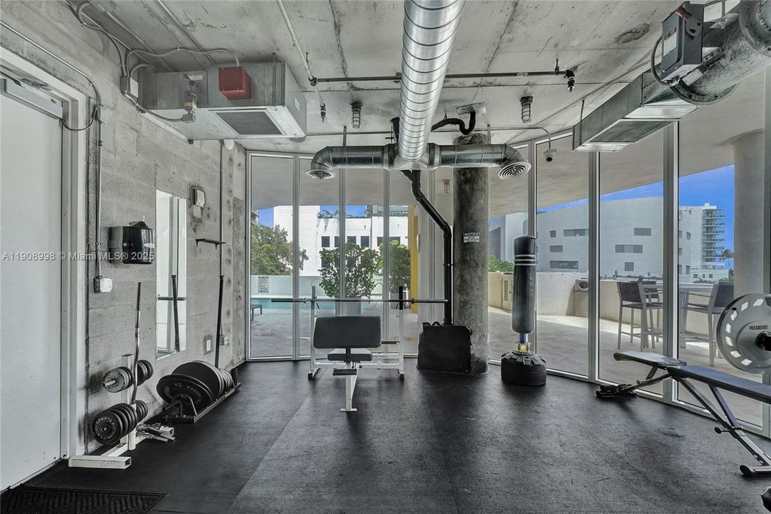 For Rent: $2,950 (1 beds, 1 baths, 652 Square Feet)