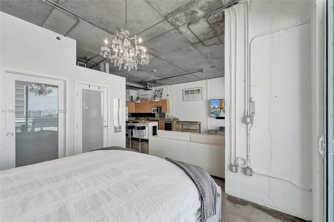 For Rent: $2,950 (1 beds, 1 baths, 652 Square Feet)