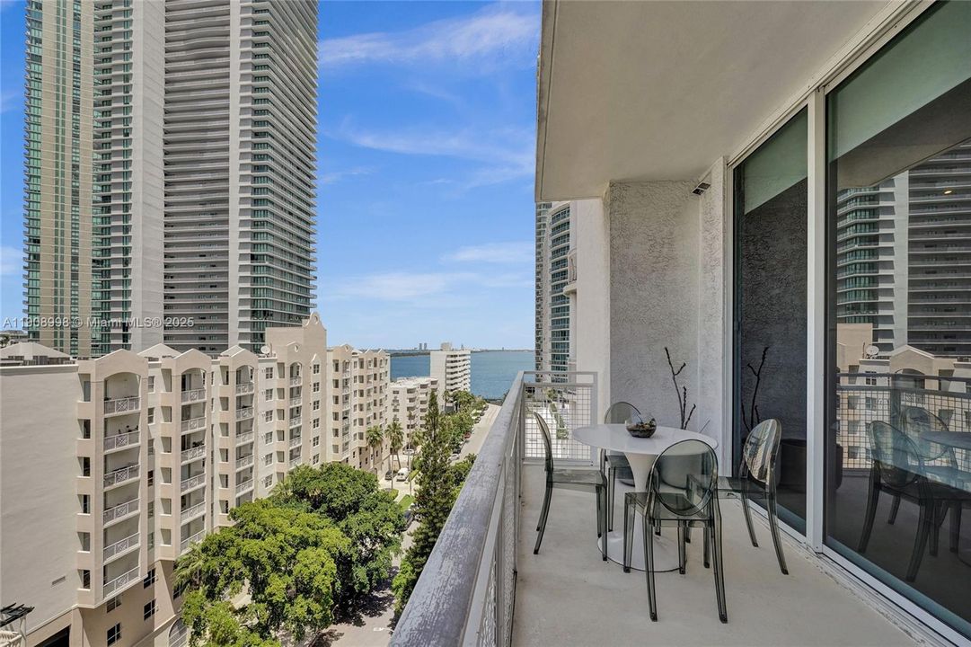 For Rent: $2,950 (1 beds, 1 baths, 652 Square Feet)