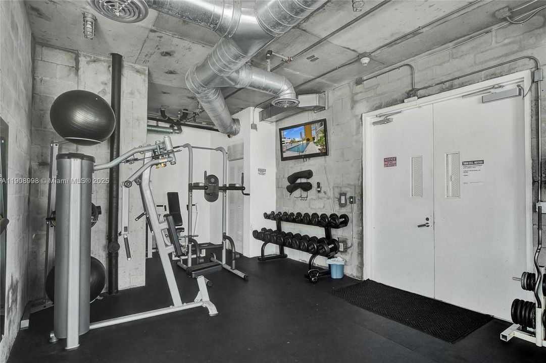 For Rent: $2,950 (1 beds, 1 baths, 652 Square Feet)