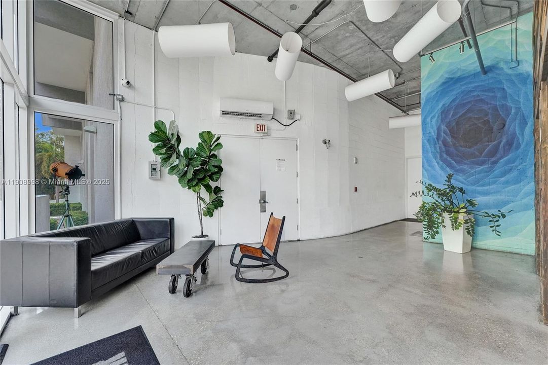 For Rent: $2,950 (1 beds, 1 baths, 652 Square Feet)