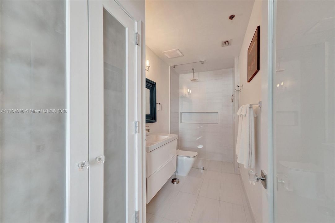 For Rent: $2,950 (1 beds, 1 baths, 652 Square Feet)