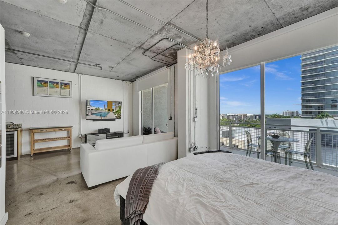 For Rent: $2,950 (1 beds, 1 baths, 652 Square Feet)