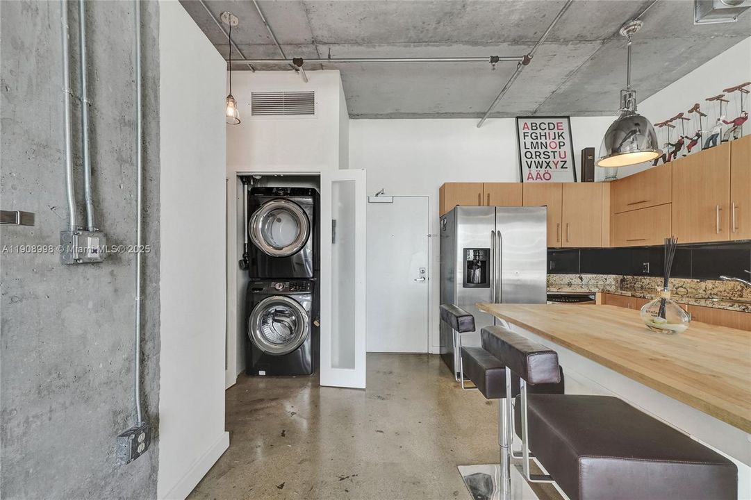 For Rent: $2,950 (1 beds, 1 baths, 652 Square Feet)