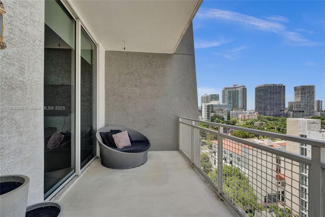 For Rent: $2,950 (1 beds, 1 baths, 652 Square Feet)