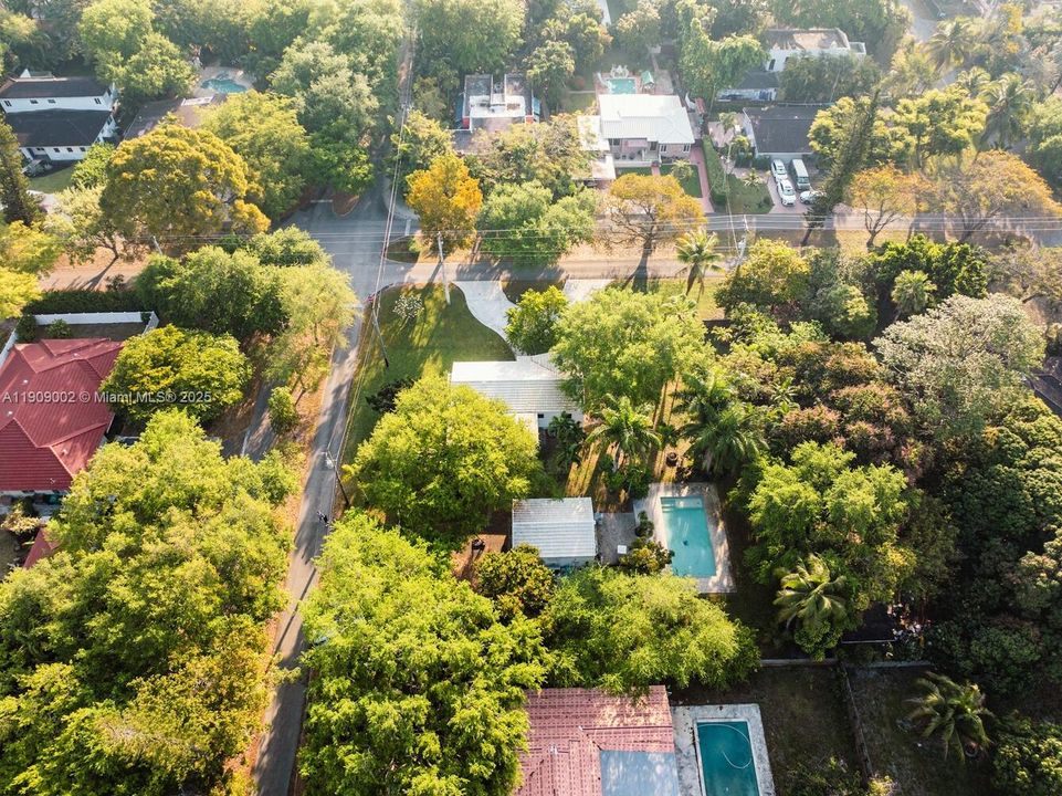 待售: $1,899,000 (0.52 acres)