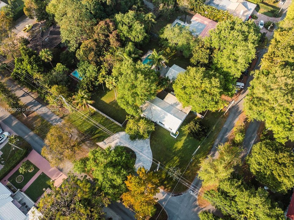 待售: $1,899,000 (0.52 acres)