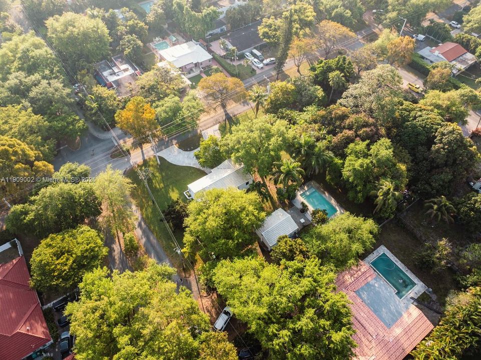 待售: $1,899,000 (0.52 acres)