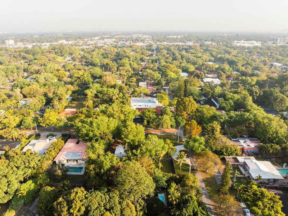 待售: $1,899,000 (0.52 acres)