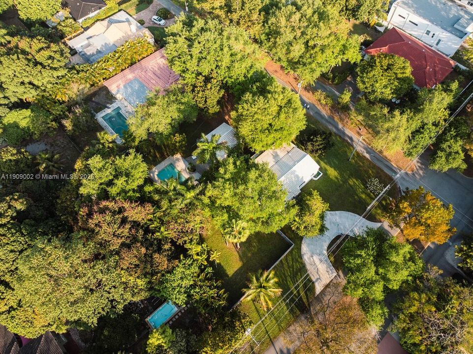 待售: $1,899,000 (0.52 acres)