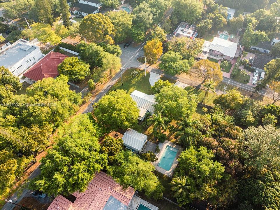 待售: $1,899,000 (0.52 acres)