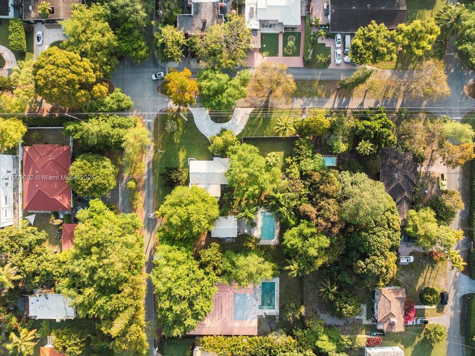 待售: $1,899,000 (0.52 acres)