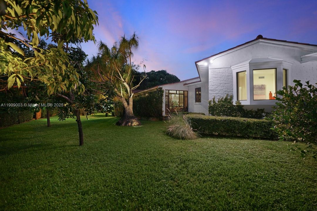 For Sale: $11,700,000 (5 beds, 5 baths, 3814 Square Feet)