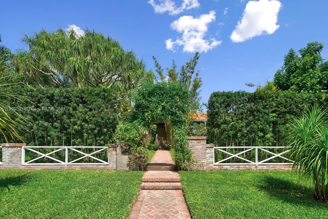 For Sale: $11,700,000 (5 beds, 5 baths, 3814 Square Feet)