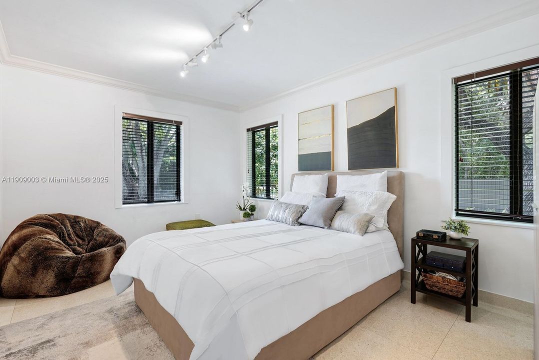 For Sale: $11,700,000 (5 beds, 5 baths, 3814 Square Feet)