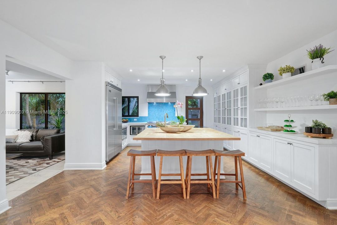 For Sale: $11,700,000 (5 beds, 5 baths, 3814 Square Feet)