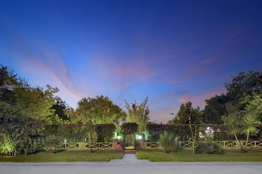 For Sale: $11,700,000 (5 beds, 5 baths, 3814 Square Feet)