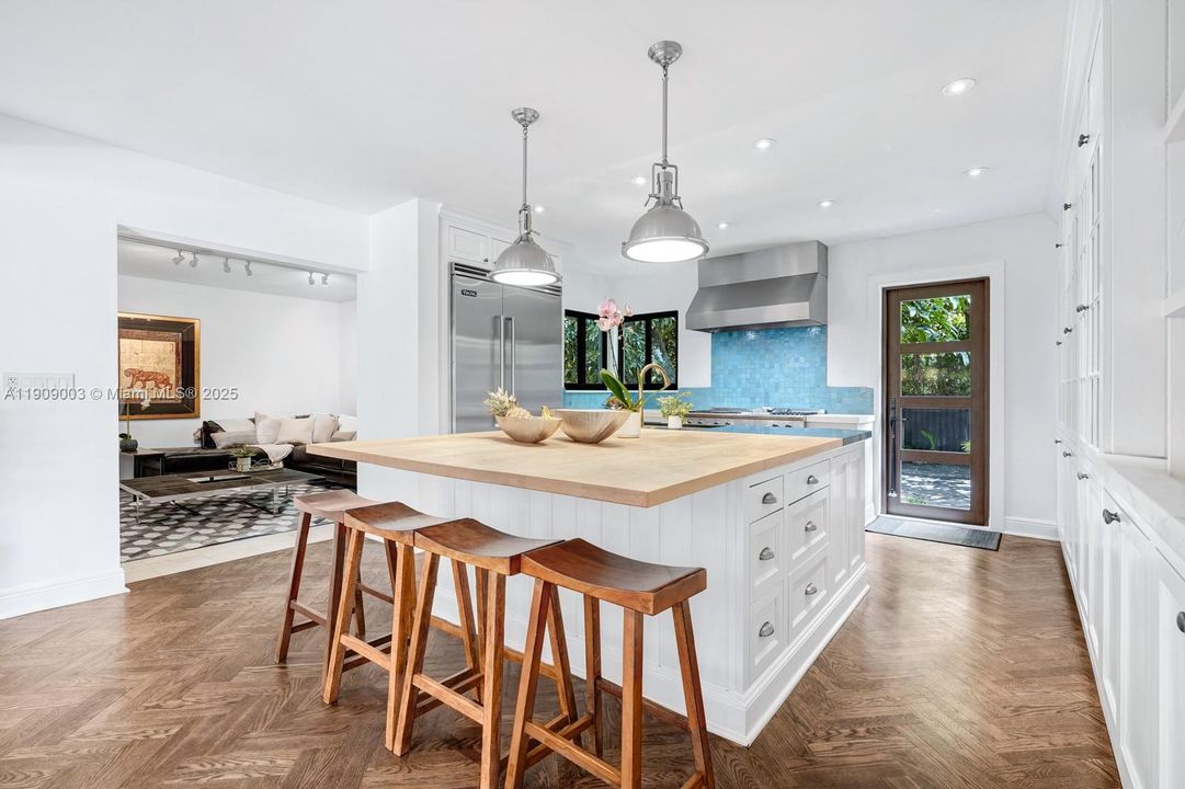 For Sale: $11,700,000 (5 beds, 5 baths, 3814 Square Feet)