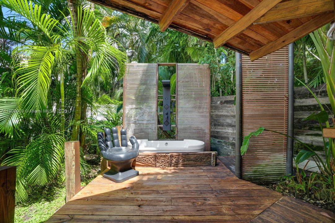 For Sale: $11,700,000 (5 beds, 5 baths, 3814 Square Feet)